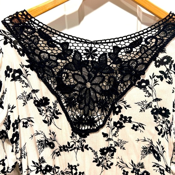 Torrid Womens 0X White Floral Print Bell Sleeve - Picture 8 of 14